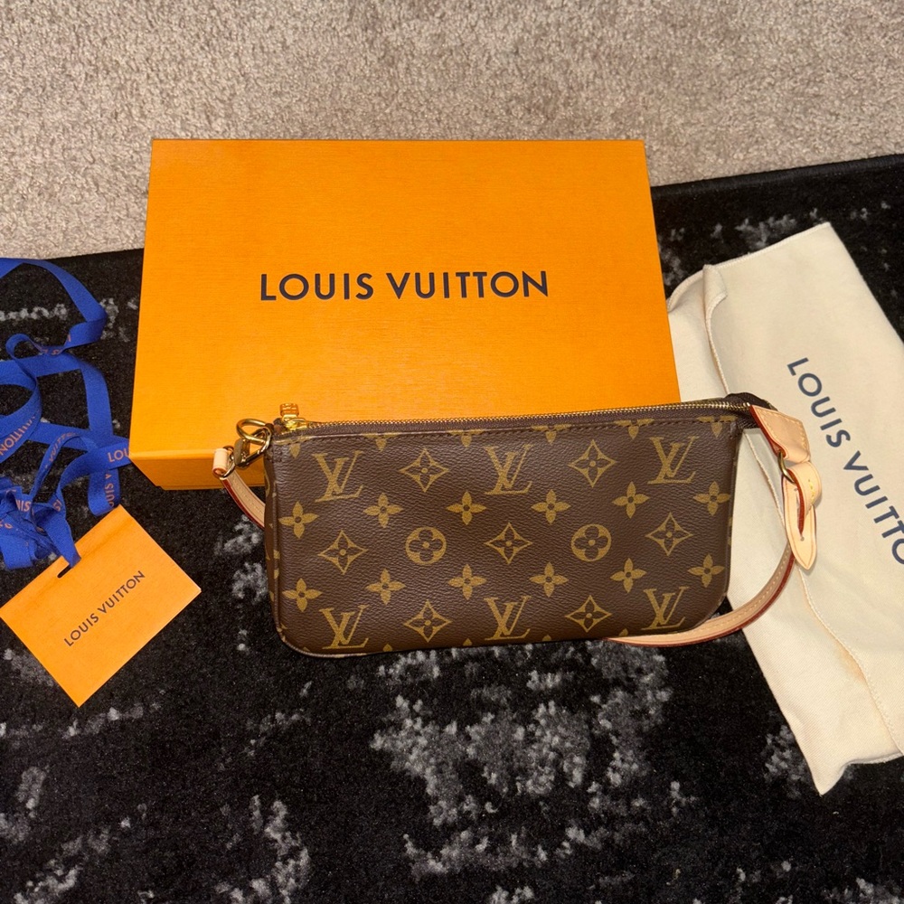 Louis Vuitton Pochette Accessoires